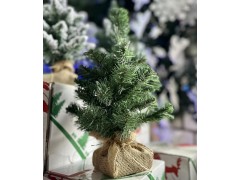Искусственные классические ели из ПВХ зеленые.